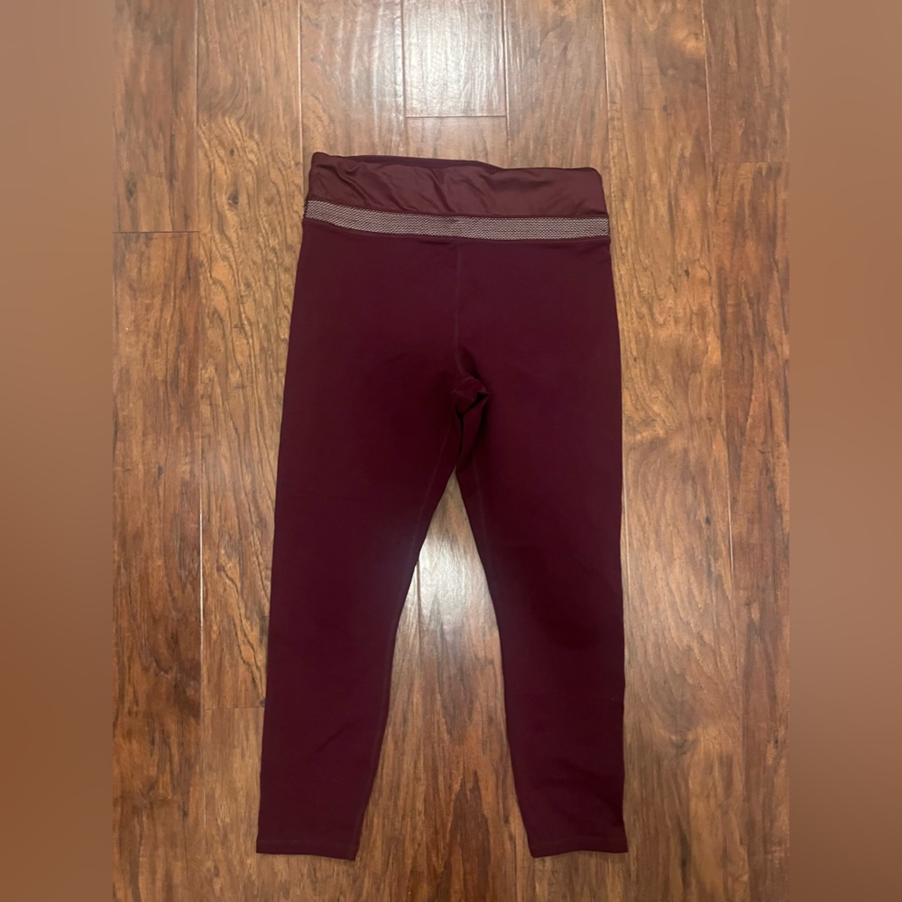 LIKE NEW Fabletics Powerhold Leggings - Burgundy - Sz Medium